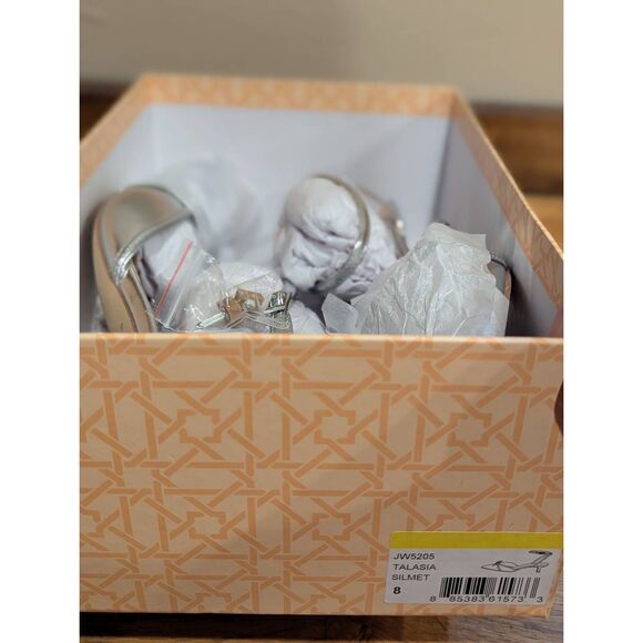 Jewel Badgley Mischka Talasia Pointed Toe Kitten Heels Womens 8 Silver NIB - Picture 15 of 16